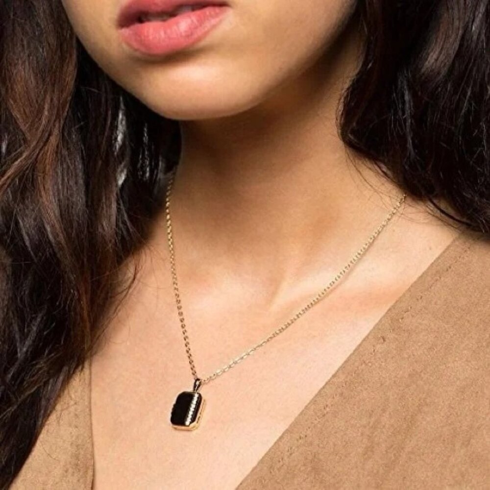 Gold Greenwich Locket Necklace With‎ Chain New